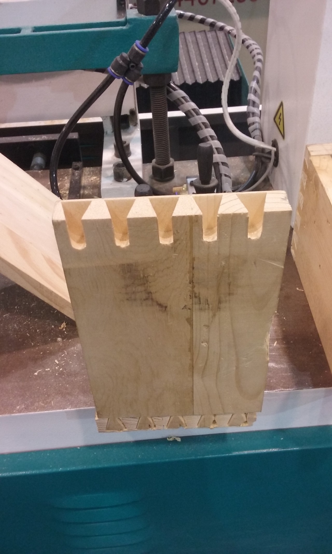 燕尾開榫機(jī) -從事蜂箱制作行業(yè)的福音-木工機(jī)械-榫槽機(jī)-開榫機(jī)-數(shù)控帶